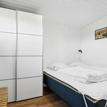 Сasa de vacaciones Restored Summercottage Close To The Seabeach *