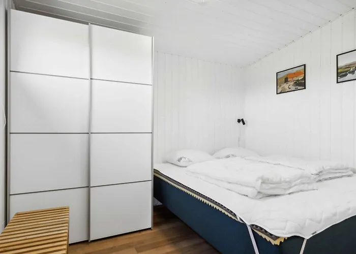 בית נופש Restored Summercottage Close To The Seabeach *