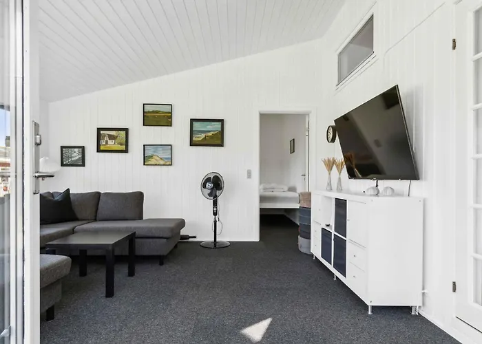 Restored Summercottage Close To The Seabeach *