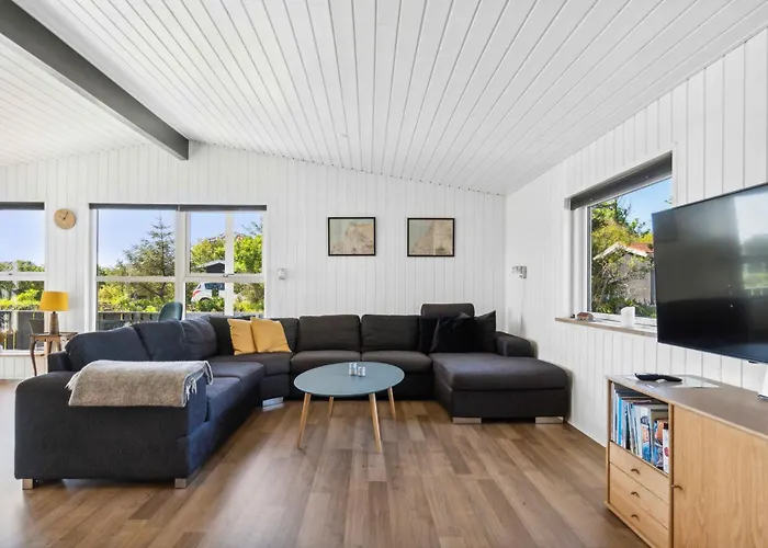 בית נופש Restored Summercottage Close To The Seabeach