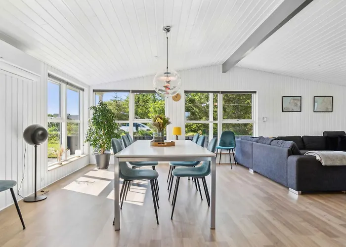 Restored Summercottage Close To The Seabeach